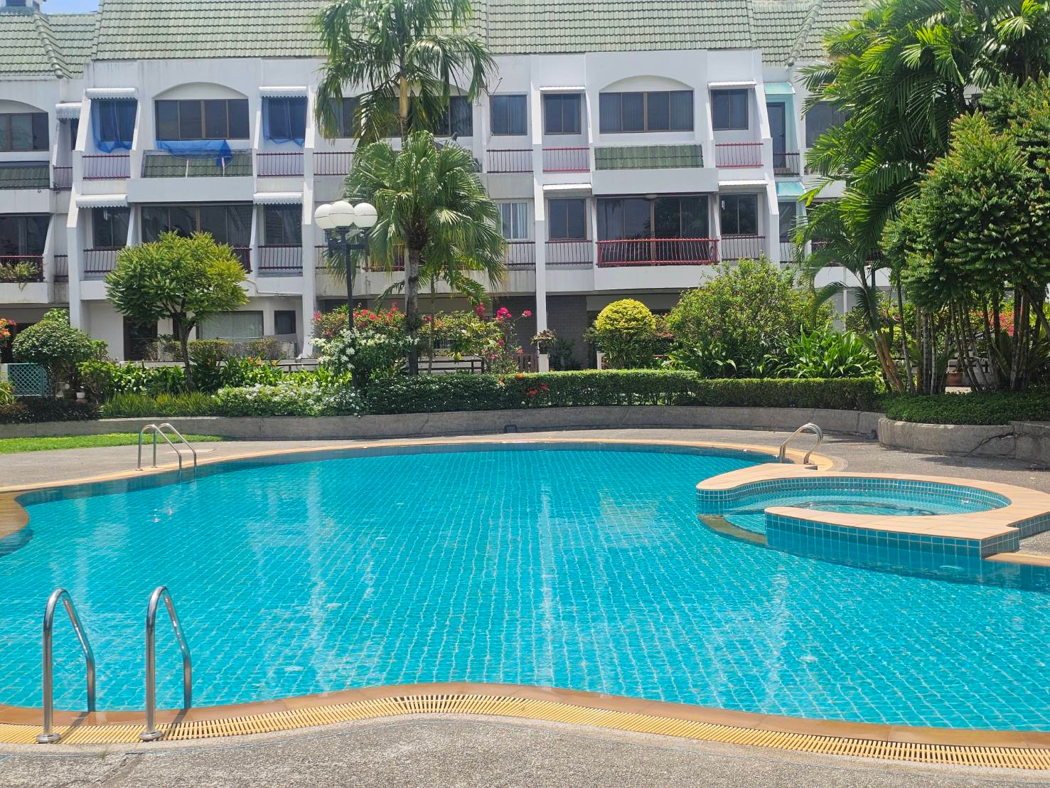 🏡 Townhome for rent, Flora House Sathu Pradit 19 | Narathiwat 24 🔥 Rent only 50,000 baht/month, 5 bedrooms, 500 sq m, on land 40 sq m. Tel. 084-694-8888 – รูปที่ 2