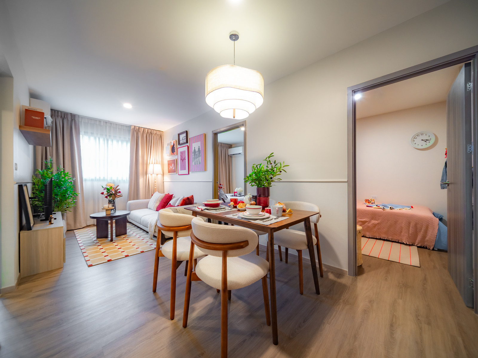 Theres only one room! 2 Bedroom Pet Friendly 🐾