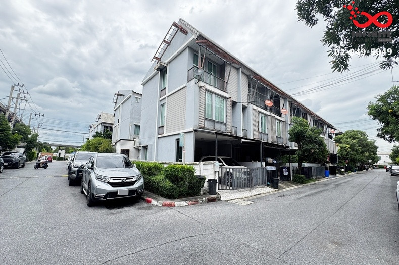 3-story townhome for sale, Areeya Village, Kaset-Nawamin, Lat Pla Khao, good location, at the beginning of the project. 3-story townhome for sale, Areeya Village, Kaset-Nawamin, Lat Pla Khao, good location, at the beginning of the project.