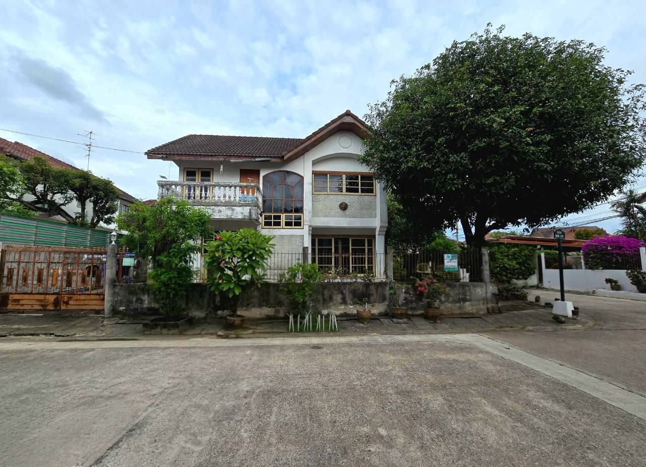 97794 - For sale: 2-story detached house, potential location next to the main road (Phutthamonthon Sai 2), surrounded by complete amenities. and convenient travel 97794 - For sale: 2-story detached house, potential location next to the main road (Phutthamonthon Sai 2), surrounded by complete amenities. and convenient travel