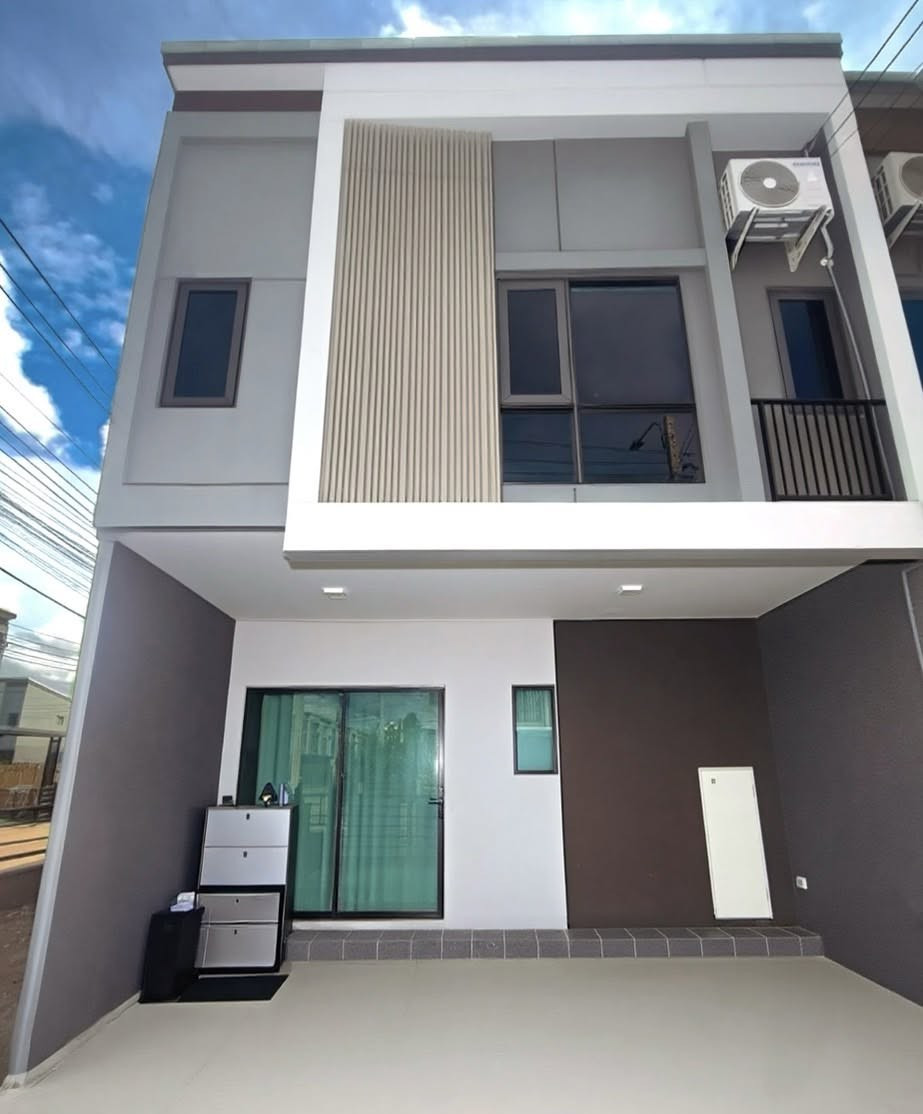 ทาวน์โฮมหลังมุม พื้นที่ใหญ่ กว้าง 3ห้องนอน 2ห้องน้ำ Fully Furnished 