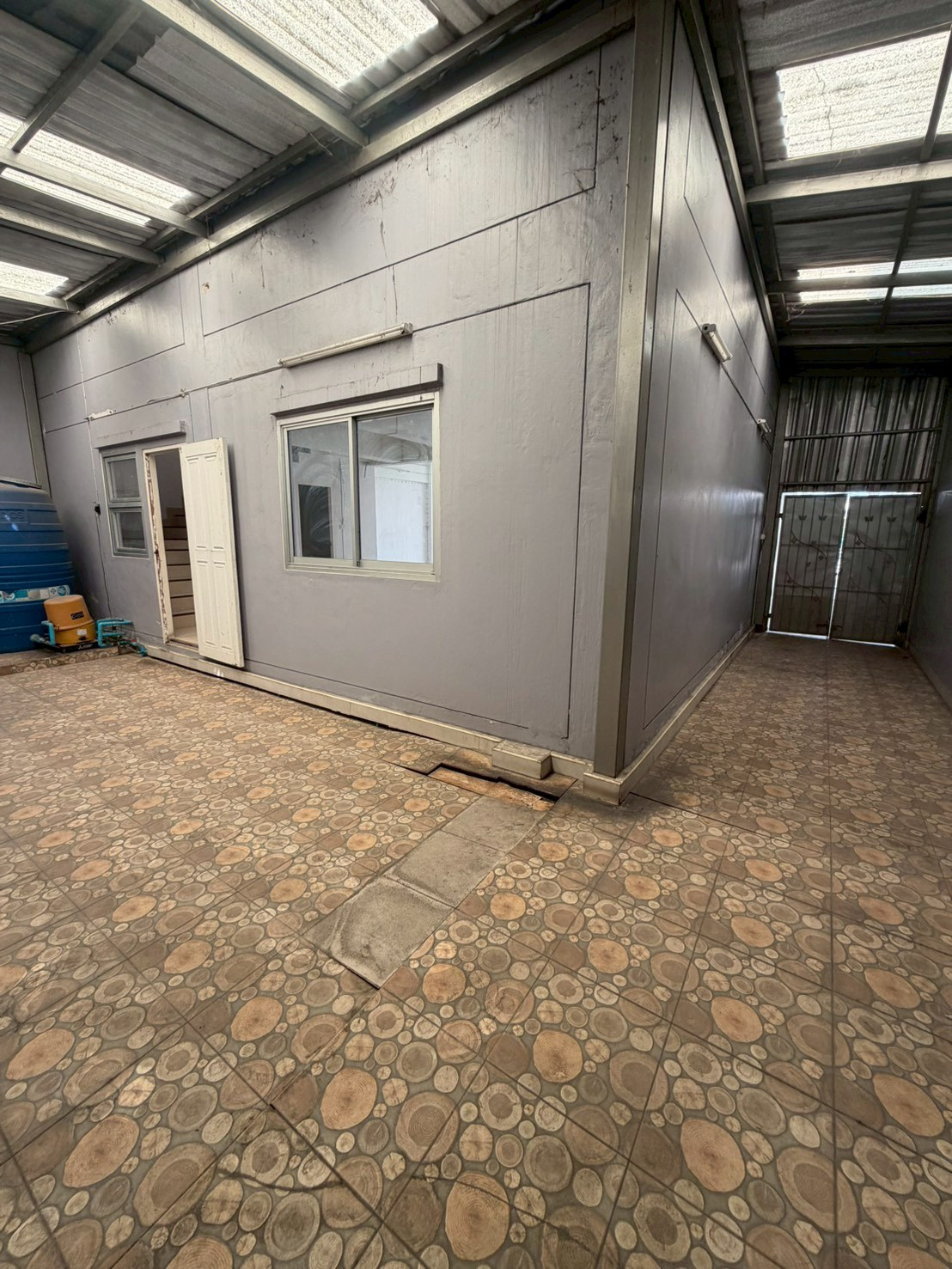Commercial building for sale, 2 units, 3 floors, with mezzanine, good location, near Talad Thai, Khlong Luang District, Pathum Thani Province. – รูปที่ 4
