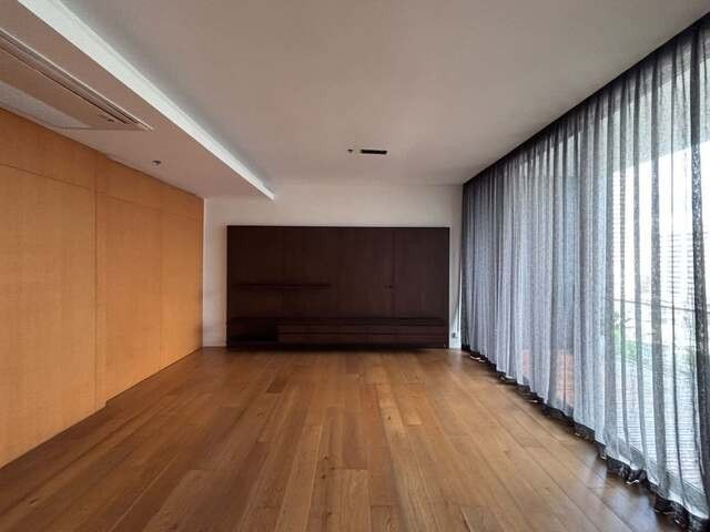 2 BR for Rent In Prime Location at The Monument Sanampao Near BTSThe Monument SanampaoBTS: Sanam PaoSize: 86 sqm., 2 bedrooms, 2 bathroomsFloor: 12A unblocked viewRental price: 70,000 baht/monthRef.: 384456Listing Detail: www.rent-bangkok-condo.com/proper