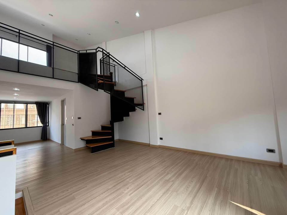 3-bedroom townhome on Samakkee Road, next to ISB International School. Ready to move in. 3-bedroom townhome on Samakkee Road, next to ISB International School. Ready to move in.