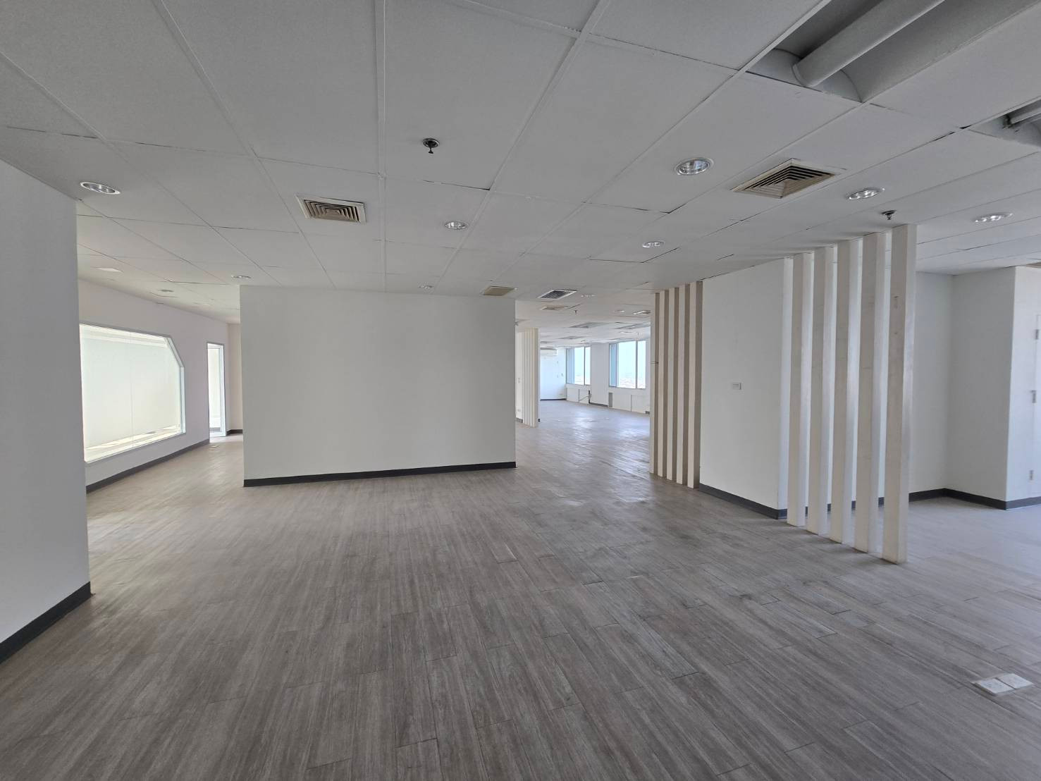 ให้เช่าสำนักงาน อาคารฟอรั่มทาวเวอร์ ชั้น 36 | 572 ตร.ม. ทั้งชั้นมีเพียง 1 Office ทำเลดี ใกล้ MRT ห้วยขวาง 500 ม. – รูปที่ 3