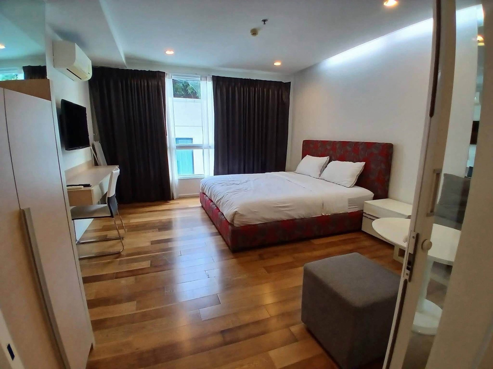 🏙🌃 🛏 Condominium For Rent in Area of Sukhumvit Soi 13 and Soi 15 near 🚉 BTS station and 🚉MRT station in Nana, Asok area.