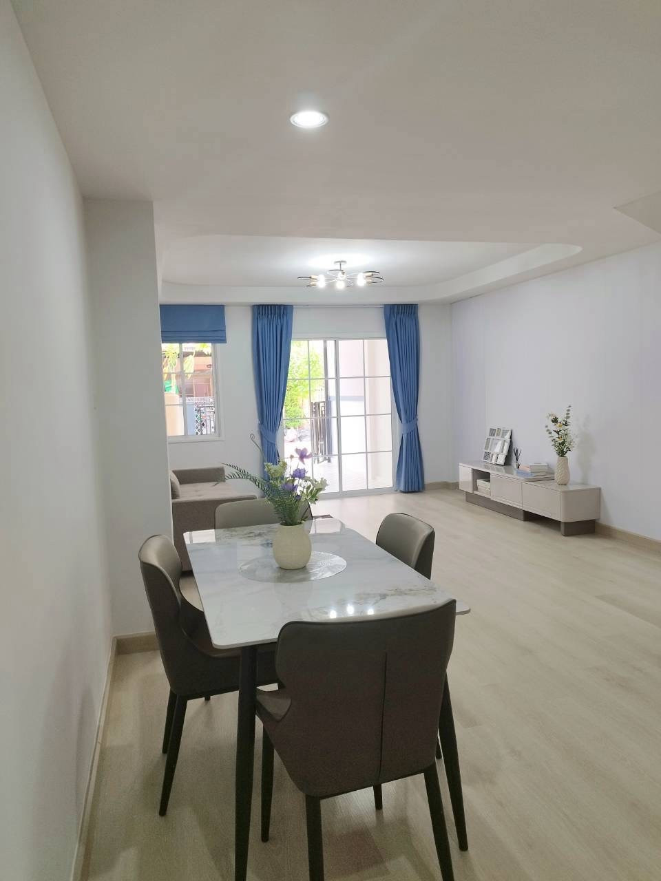 ขายทาวน์เฮ้าส์ 2 ชั้น ม. เคซี 8 บ้านสวนพร้อมอยู่ สวยมากๆ – รูปที่ 3