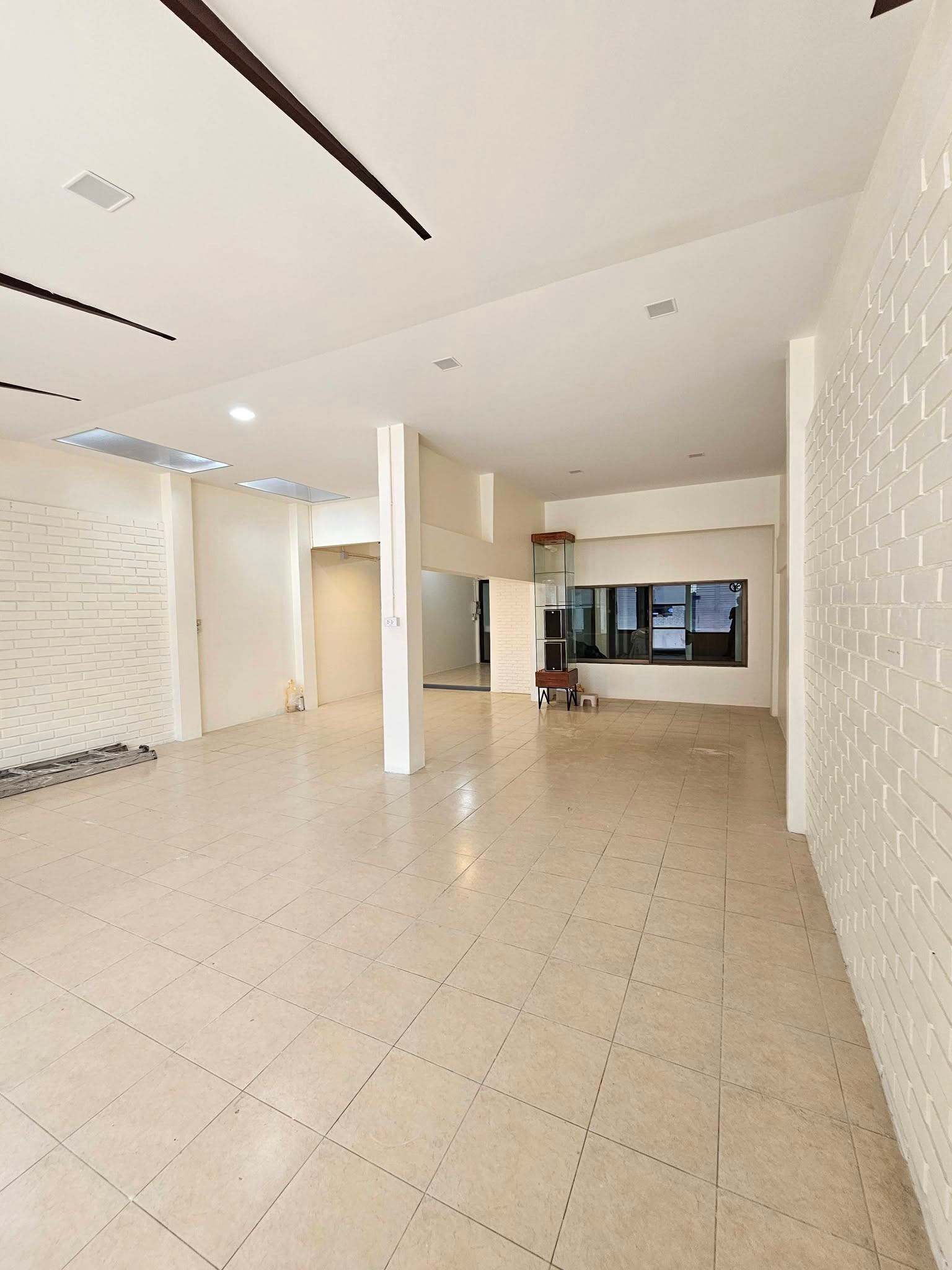 🔥🔥32257🔥🔥 For rent: Newly renovated townhouse with ground floor commercial space. Excellent location, Soi Phahonyothin 69/1. 🌐LINE ID: @fasforrentcondo – รูปที่ 2