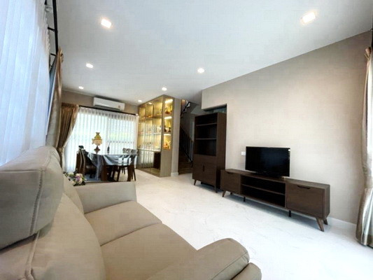 [ให้เช่า] หมู่บ้าน เวนิว โฟล์ว พระราม 5 / 4 ห้องนอน 4 ห้องน้ำ / 50 ตรว. 200 ตรม. **50,000** บ้านเดี่ยวหลังมุมใน ตกแต่งสวย เฟอร์นิเจอร์และเครื่องใช้ไฟฟ้าครบชุด เดินทางสะดวก พร้อมเข้าอยู่ ใกล้เดอะวอล์ค ราชพฤกษ์ – รูปที่ 3