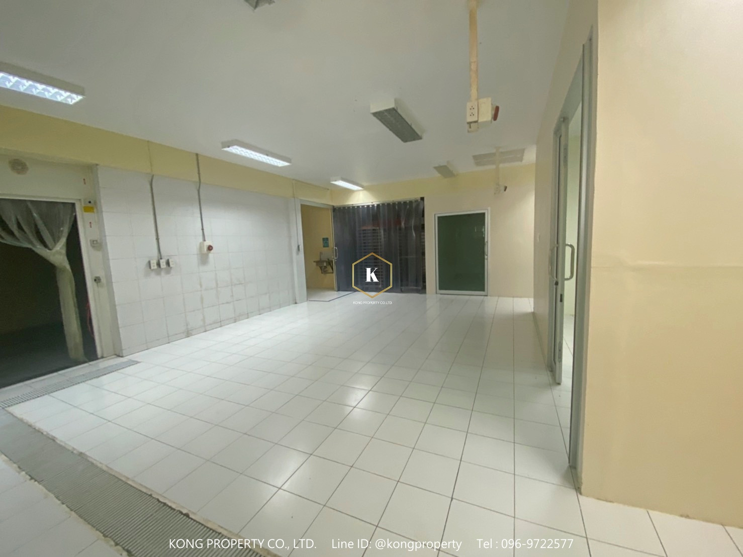 Warehouse for rent, separated storage room, has a refrigerator, Chaengwattana, Sri Saman, Pak Kret, Nonthaburi, size 300 sq m. Warehouse for rent, separated storage room, has a refrigerator, Chaengwattana, Sri Saman, Pak Kret, Nonthaburi, size 300 sq m.