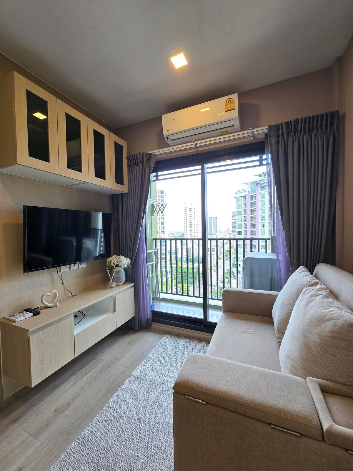 Urgent sale 3.69 million baht, fully furnished + electrical appliances. Condo near Lat Phrao Intersection T. Punch 0993969397 Urgent sale 3.69 million baht, fully furnished + electrical appliances. Condo near Lat Phrao Intersection T. Punch 0993969397