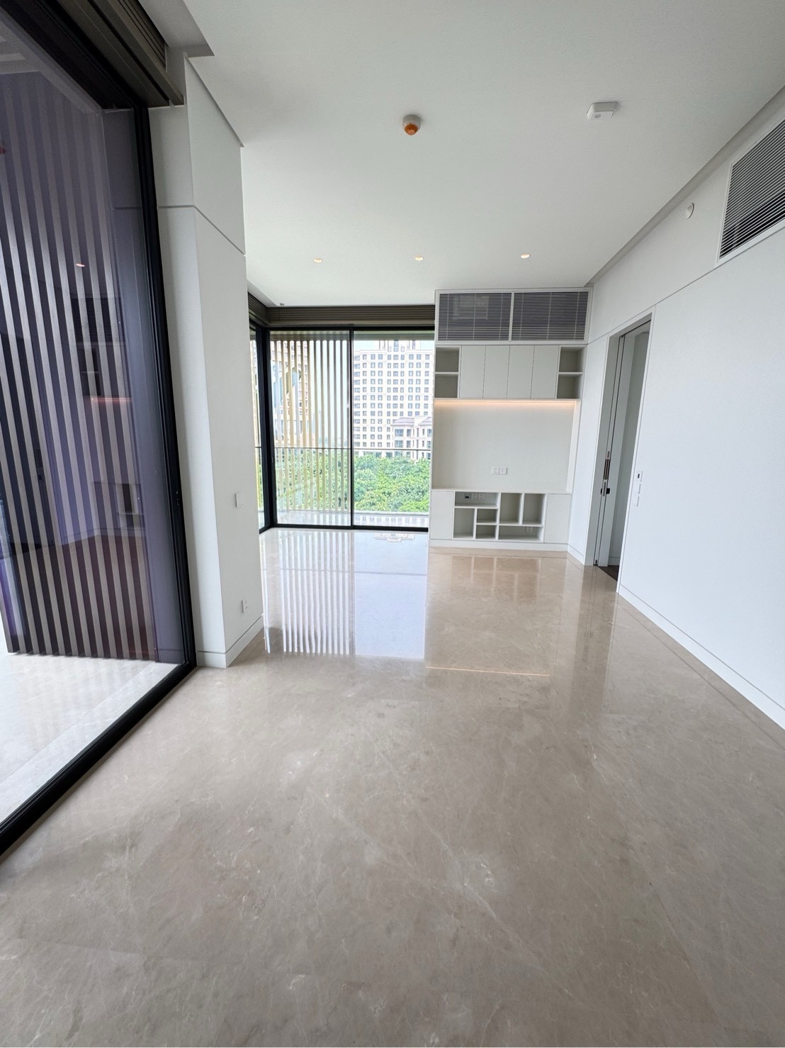 ขายดาวน์ ห้องสวย 220.38 ตรม. ชั้น 5 Mulberry Grove Forestias Condominiums บางนา กม.7 ขายดาวน์ ห้องสวย 220.38 ตรม. ชั้น 5 Mulberry Grove Forestias Condominiums บางนา กม.7
