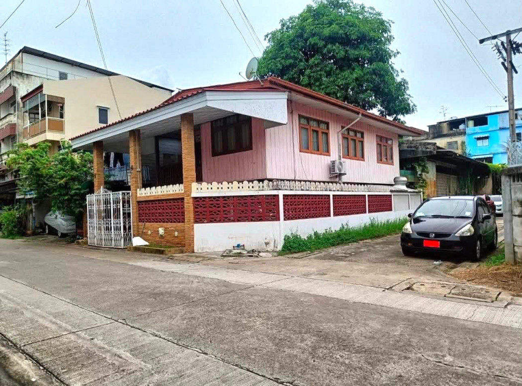 Two-story detached house for sale in Soi Phetkasem 69, แยก 3 (Intersection 3). Corner unit, includes furniture. Near Big C. 35 sq.wa. Two-story detached house for sale in Soi Phetkasem 69, แยก 3 (Intersection 3). Corner unit, includes furniture. Near Big C. 35 sq.wa.