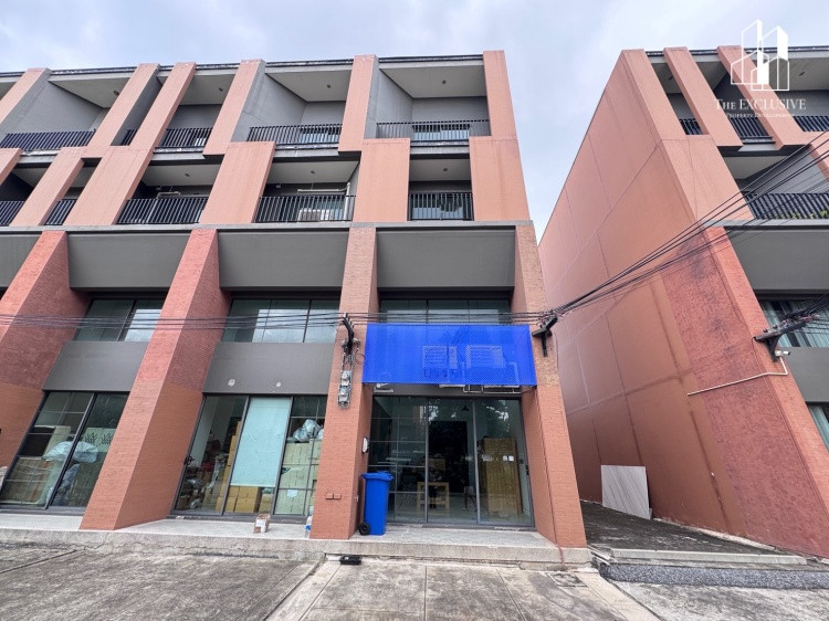For sale/rent commercial building, Siri Avenue, Soi Phetkasem 81, Macharoen Road, corner unit, price negotiable. For sale/rent commercial building, Siri Avenue, Soi Phetkasem 81, Macharoen Road, corner unit, price negotiable.