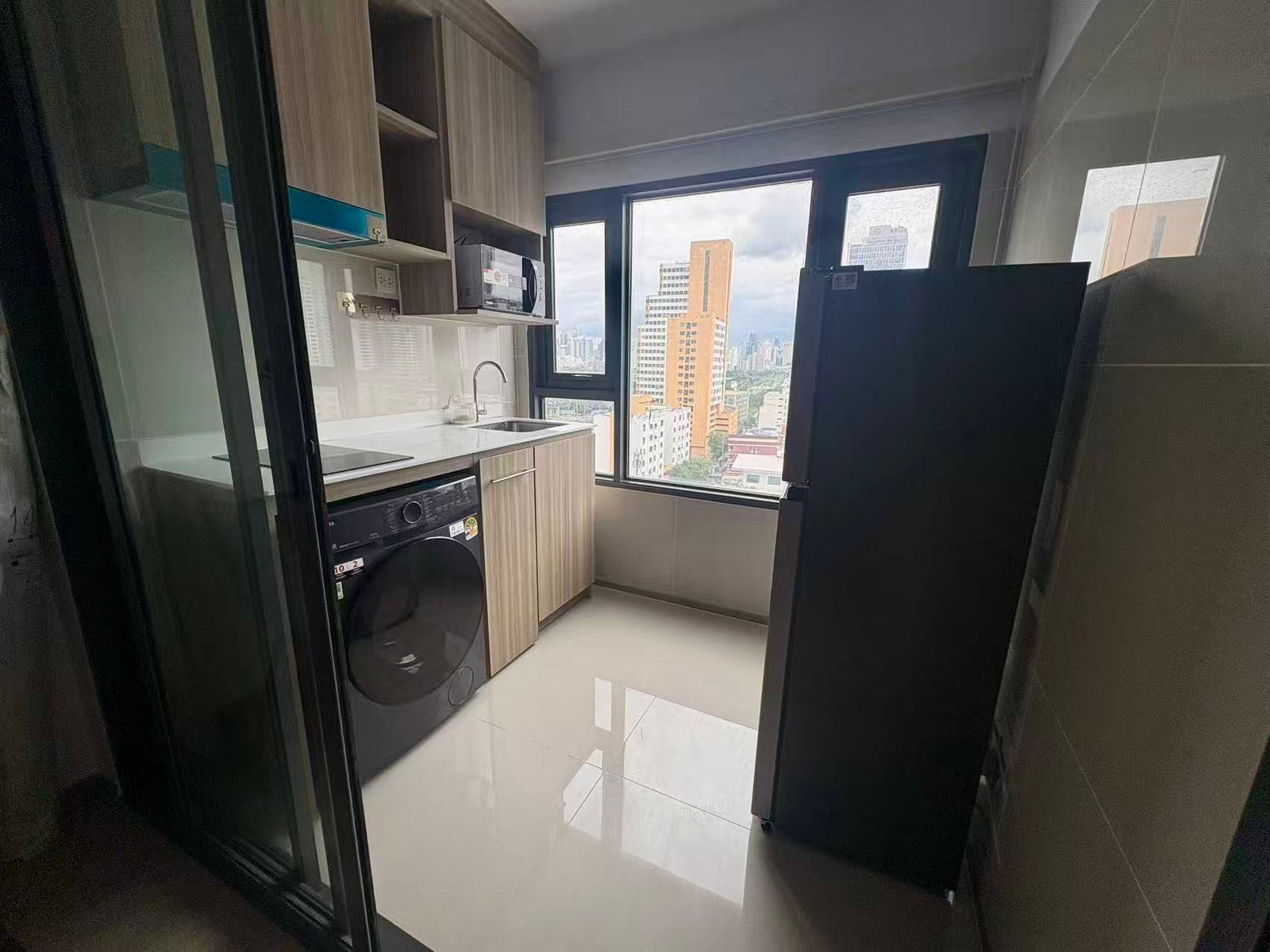 For Rent!!! | Life Asoke – Rama 4 |📍Prime Rama 4 location | Beautiful unit at a great price | Fully furnished and ready to move in immediately – รูปที่ 3