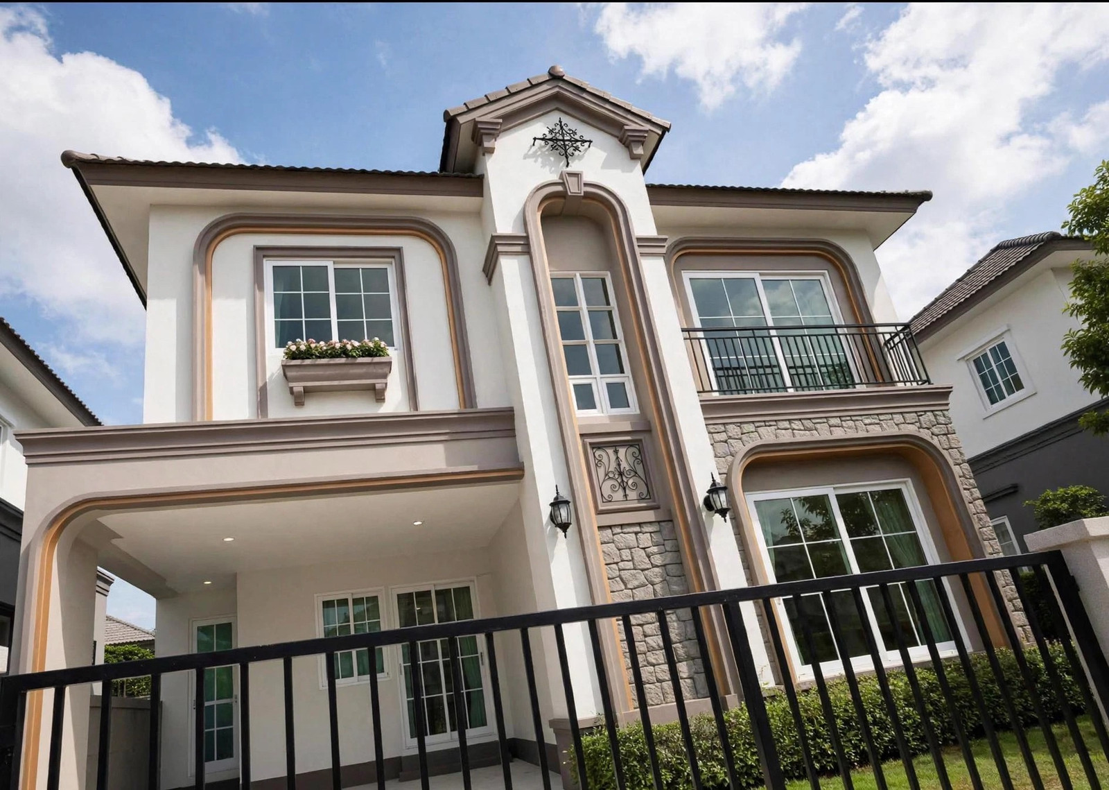 4-Bedroom House for Rent & Sale in Bangna KM.5 | Near Mega Bangna