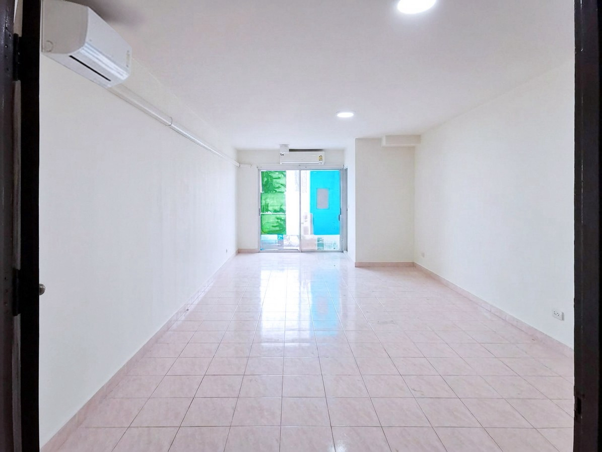 Sale Piamrak Residence Condo. Fl.11th studio type 44 sq.m.[FAS2608156]