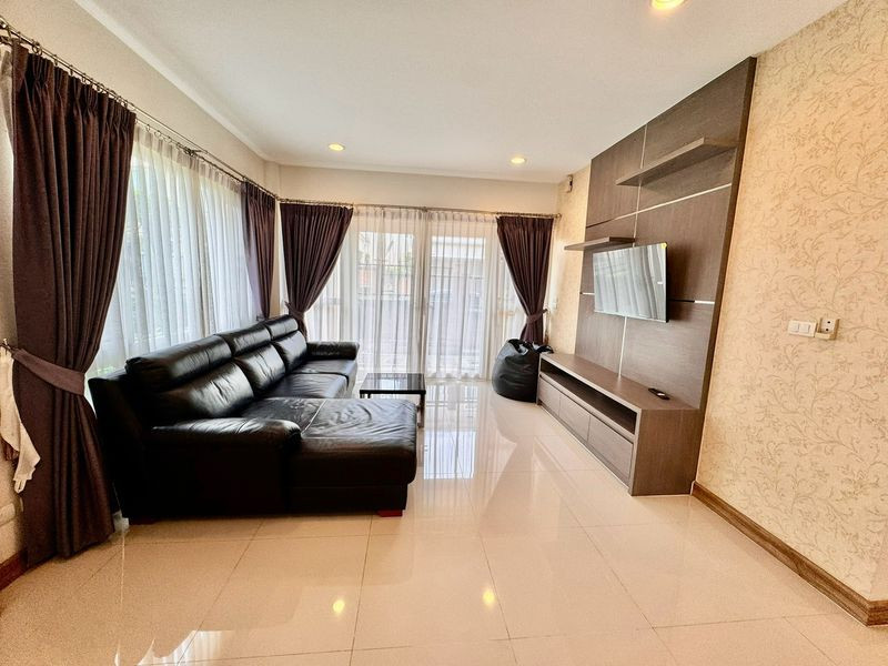 เช่าบ้านเดี่ยวศรีราชา Casa Legend สวนเสือ บ้านพร้อมอยู่ 3 นอน มีห้องแม่บ้าน – รูปที่ 2