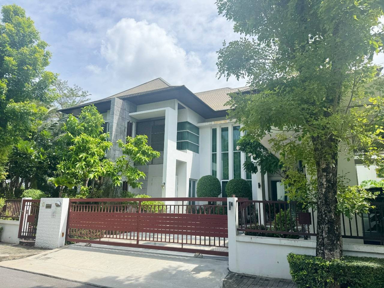 ขาย บ้านเดี่ยว บลูลากูน 1 บางนา-วงแหวน 134.7 ตรว. 5 ห้องนอน สภาพดี โซนด้านหน้าโครงการ ใกล้ทะเลสาบ ขาย บ้านเดี่ยว บลูลากูน 1 บางนา-วงแหวน 134.7 ตรว. 5 ห้องนอน สภาพดี โซนด้านหน้าโครงการ ใกล้ทะเลสาบ