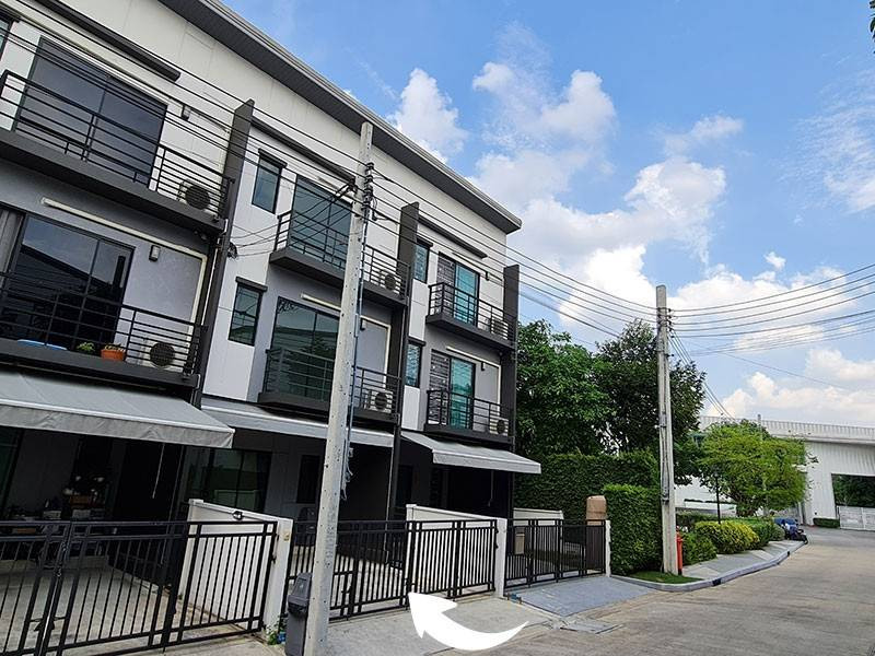 Townhome for rent Baan Klang Muang Ratchaphruek - Rattanathibet, near MRT Bang Rak Yai, only 2 minutes. Townhome for rent Baan Klang Muang Ratchaphruek - Rattanathibet, near MRT Bang Rak Yai, only 2 minutes.