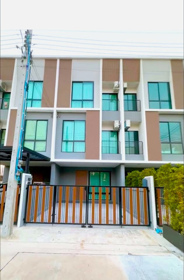 ทาวน์โฮม 3ชั้น เหมาะทำออฟฟิศ เข้าออกได้ 2ฝั่ง วิถาวดี/พหลโยธิน ใกล้รถไฟฟ้า2สาย ทาวน์โฮม 3ชั้น เหมาะทำออฟฟิศ เข้าออกได้ 2ฝั่ง วิถาวดี/พหลโยธิน ใกล้รถไฟฟ้า2สาย