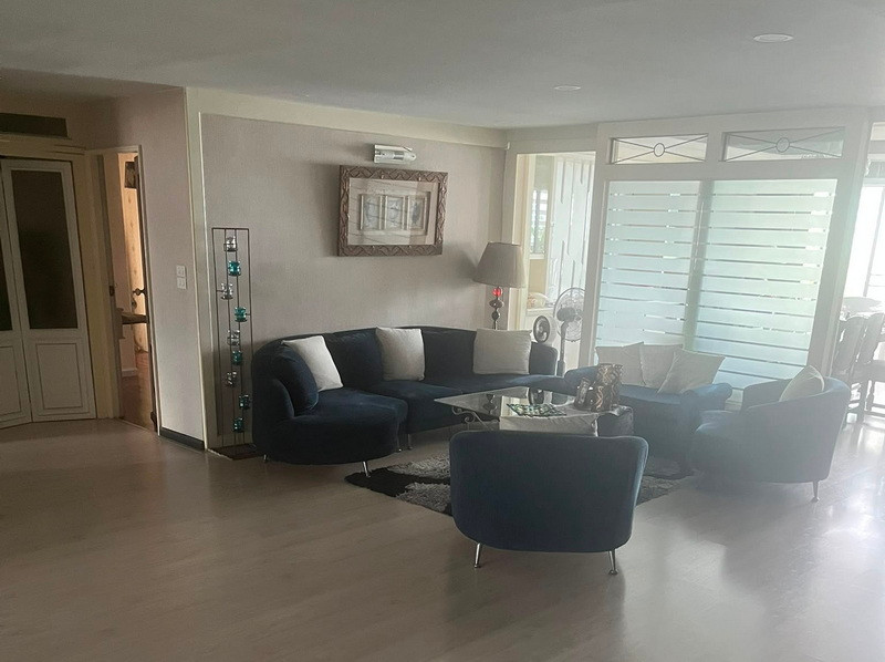 Wattana Heights, 334 sqm., 4 bedrooms near MRT Sukhumvit 300 meters