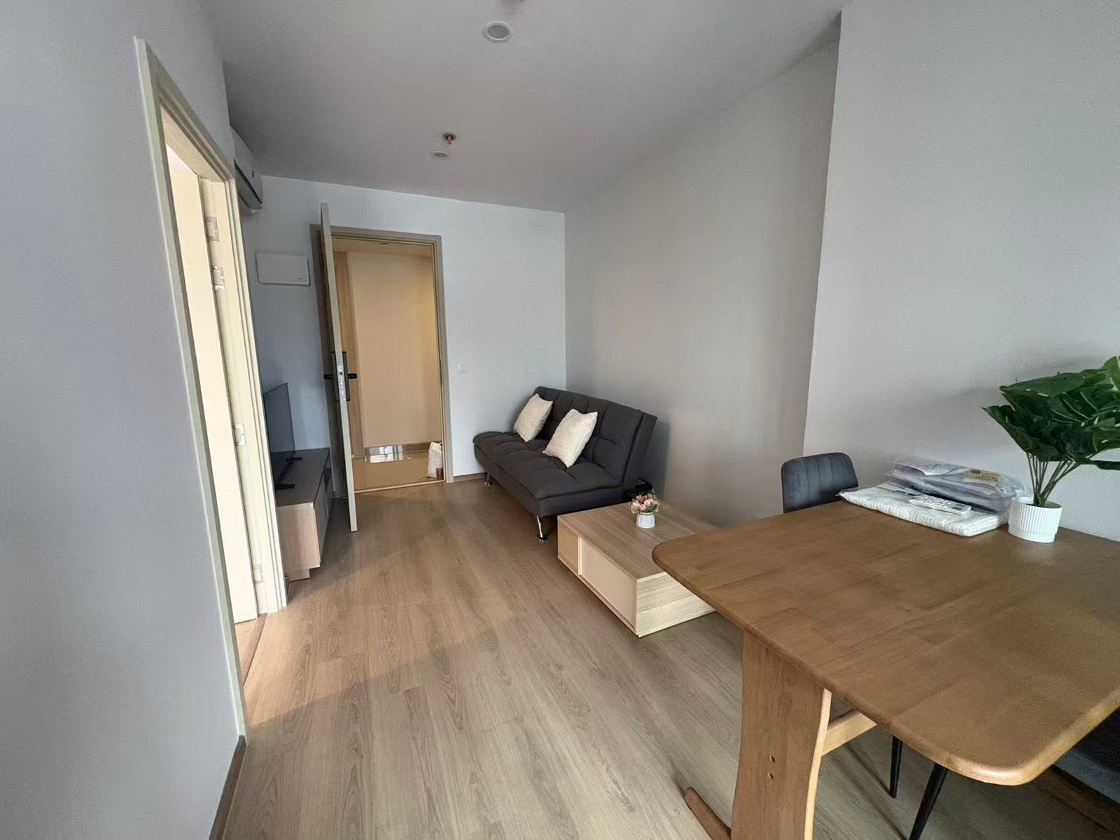 For Rent!!! | Life Asoke – Rama 4 |📍Prime Rama 4 location | Beautiful unit at a great price | Fully furnished and ready to move in immediately – รูปที่ 2