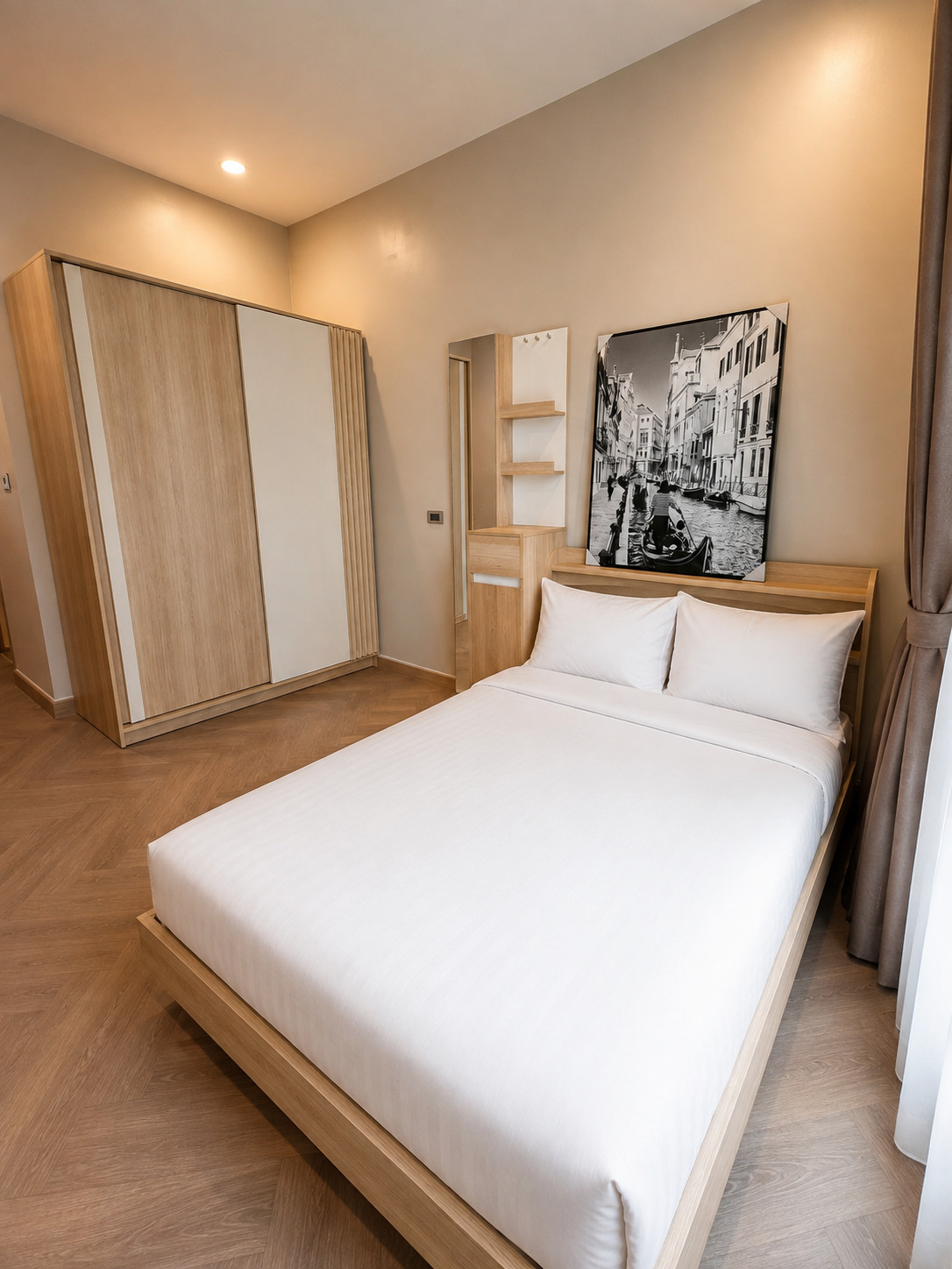 ให้เช่าคอนโด The Address Siam (100 ตร.ม.) ห้องมุม ใกล้ BTS ราชเทวี และย่านสยาม 