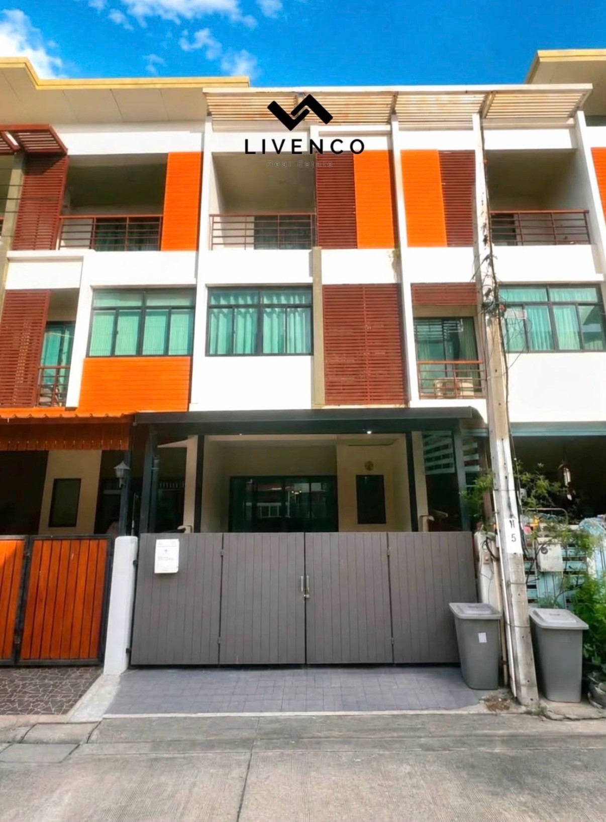 For rent: 3-story townhome, Signature Sixnature Kanlapaphruek. For rent: 3-story townhome, Signature Sixnature Kanlapaphruek.