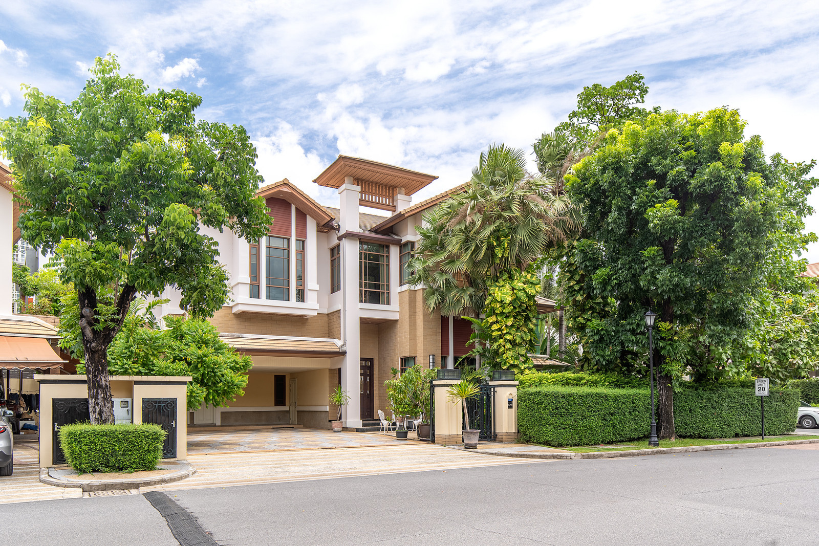 🏡✨For sale/rent 𝗥𝗔𝗥𝗘 𝗖𝗢𝗥𝗡𝗘𝗥 𝗥𝗘𝗦𝗜𝗗𝗘𝗡𝗖𝗘 | Luxury detached house with Private Pool. 🏡✨For sale/rent 𝗥𝗔𝗥𝗘 𝗖𝗢𝗥𝗡𝗘𝗥 𝗥𝗘𝗦𝗜𝗗𝗘𝗡𝗖𝗘 | Luxury detached house with Private Pool.