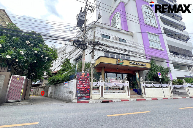 Land Itsaraphap 15, next to Bansomdej Rajabhat University, 81 sq m, rare location, special price 9.8 million.