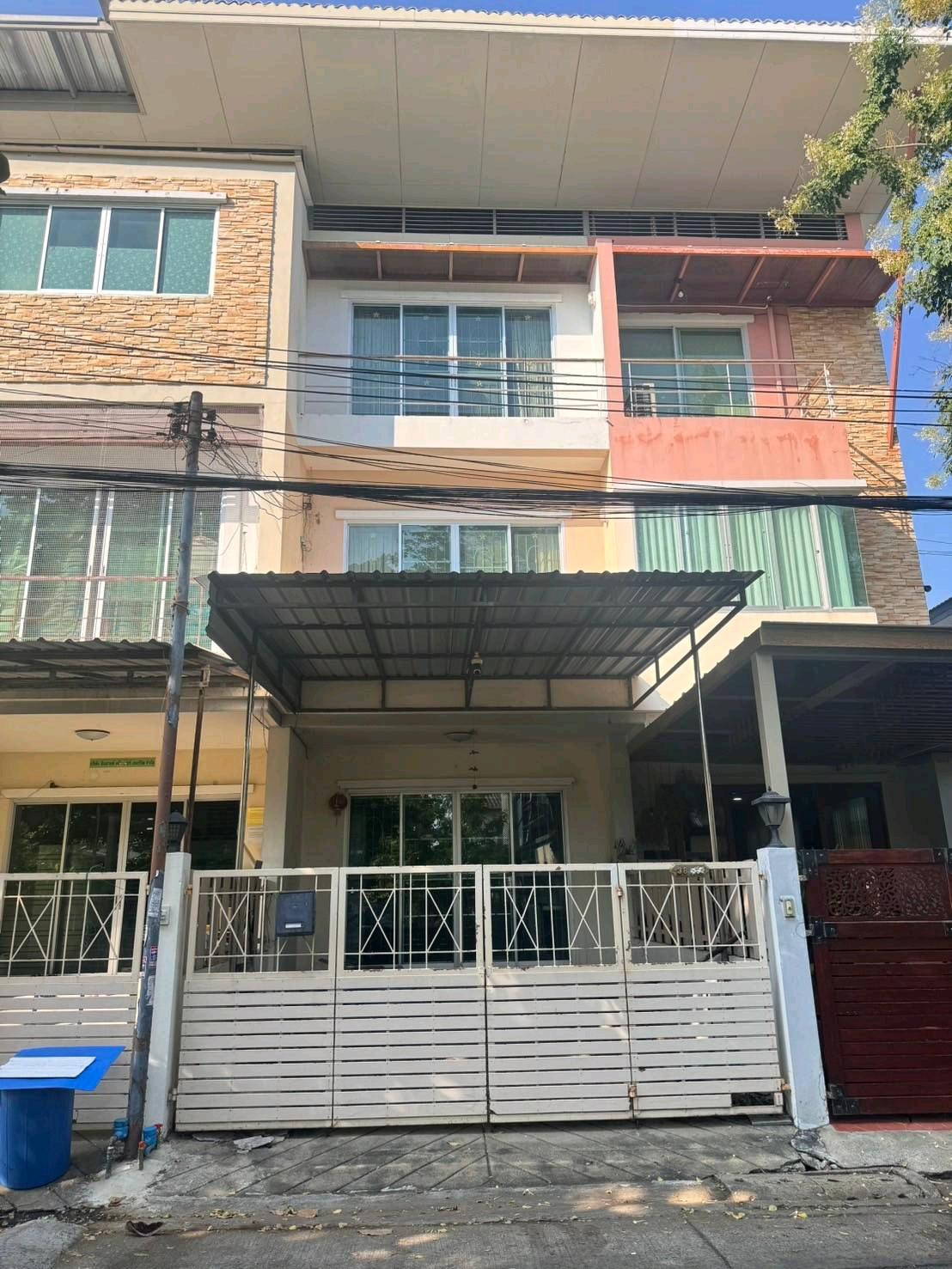 ทาวน์โฮม 3 ชั้น ทำเลทอง ลาดพร้าว 71 – นาคนิวาส! #ไม่มีค่าส่วนกลาง ทาวน์โฮม 3 ชั้น ทำเลทอง ลาดพร้าว 71 – นาคนิวาส! #ไม่มีค่าส่วนกลาง