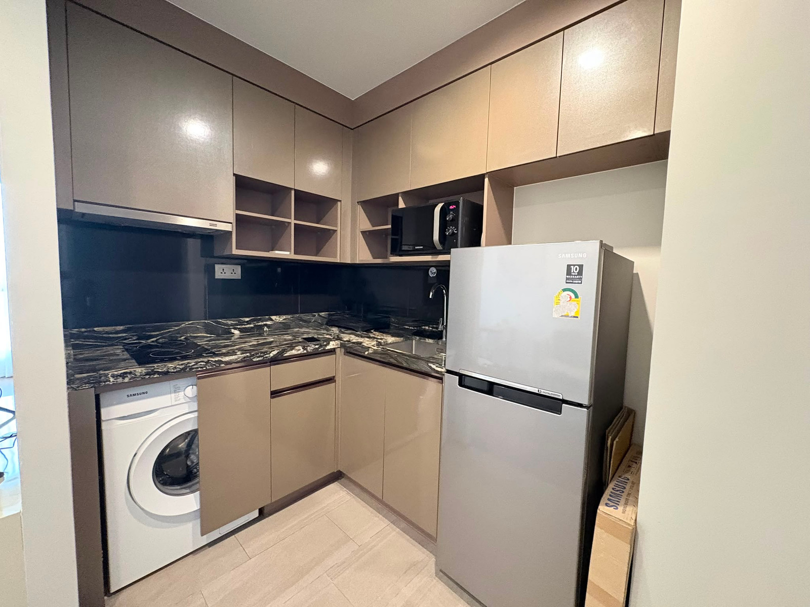 This unit is vacant and able to move in IMMEDIATELY! Price >> 23,000 baht >> 35th floor Fully Furnished Cheapest Price !!!! – รูปที่ 2