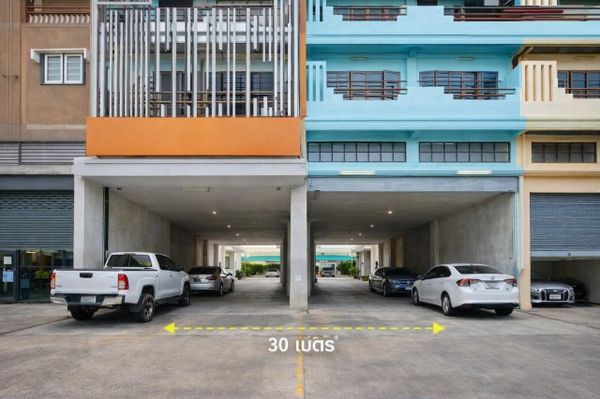near MRT SriBearing 300m. Bangna Lasalle Sridan 13-19 deep 30m. 4.5 story commercial building for re