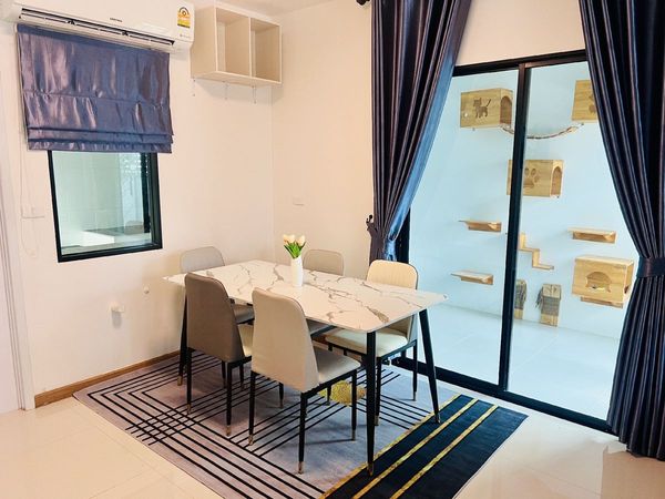 4Bedroom Townhome with Cat Room, 5 Minutes to Oneness School 