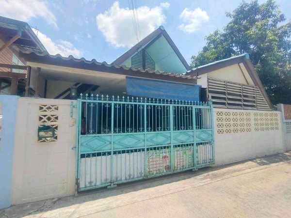 Single house, Mueang Nakhon Pathom District Near Phra Pathom Chedi, hospital