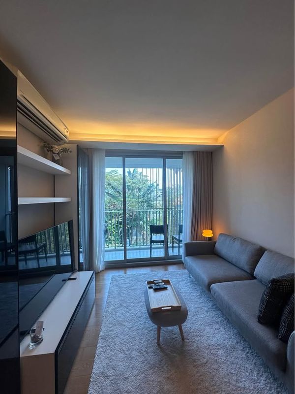 Room for rent, 1 bedroom, 1 bathroom, size almost 50 sq m., with bathtub, near BTS Phrom Phong, Via31