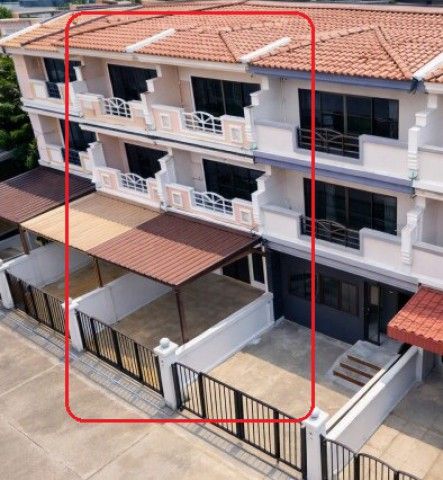Mistine RatPhatthana MRT Station 1.9 km 3Storey Townhome with 5Beds 5Baths near PT SaphanSung Bangchak close to the Orange Line away offering 22sq.wah of land and 250sq.m. usable area with 3 air conditioners. For rent 10,999 baht per month 