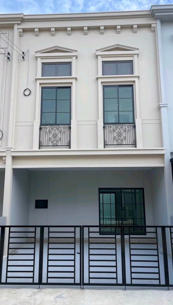 ✨ 2-story townhome, 4 bedrooms, fully furnished, ready to move in — suitable for families and foreigners.