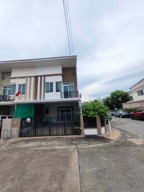 Rare Find Corner Townhome for Sale at Casa City Watcharapon-Permsin 