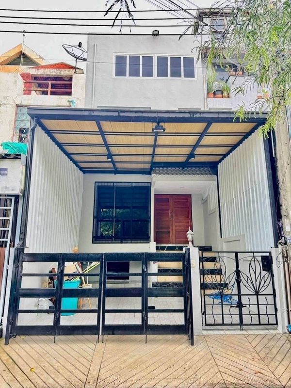 ให้เช่า Home Office ลาดพร้าว101 ซอย5 🚇🧑🏼‍🎄💯  出租家庭辦公室，地址：Ladprao 101 Soi 5。