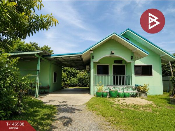Single house with land for sale, area 1 rai, Phatthana Nikhom, Lopburi.