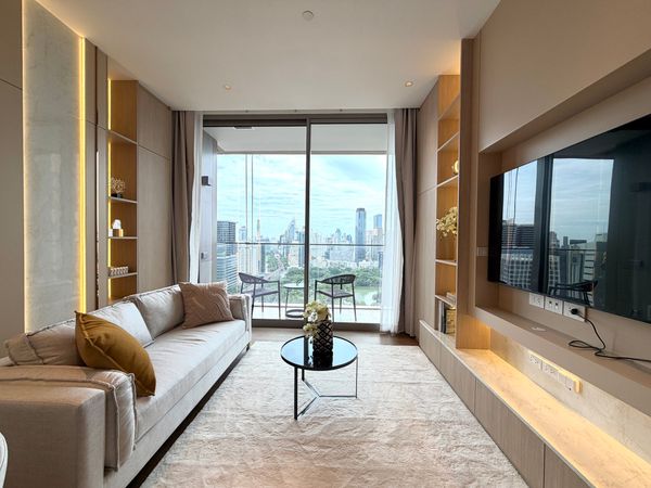 𝐁𝐫𝐞𝐚𝐭𝐡𝐭𝐚𝐤𝐢𝐧𝐠 𝐜𝐢𝐭𝐲 𝐯𝐢𝐞𝐰𝐬✨𝐃𝐮𝐬𝐢𝐭 𝐑𝐞𝐬𝐢𝐝𝐞𝐧𝐜𝐞𝐬 1 Bedroom | 0 m.* from MRT Silom