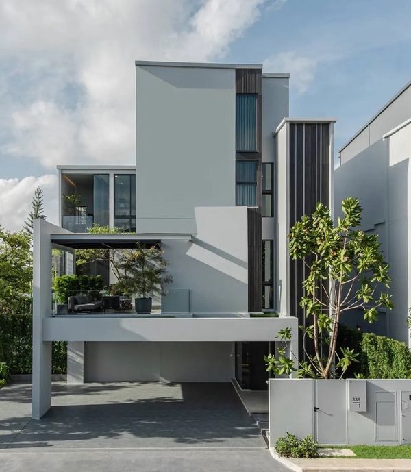 For Rent : VIVE KRUNGTHEP KREETHA, with Lift, 4 bedroom,Walkable to Wellington College 