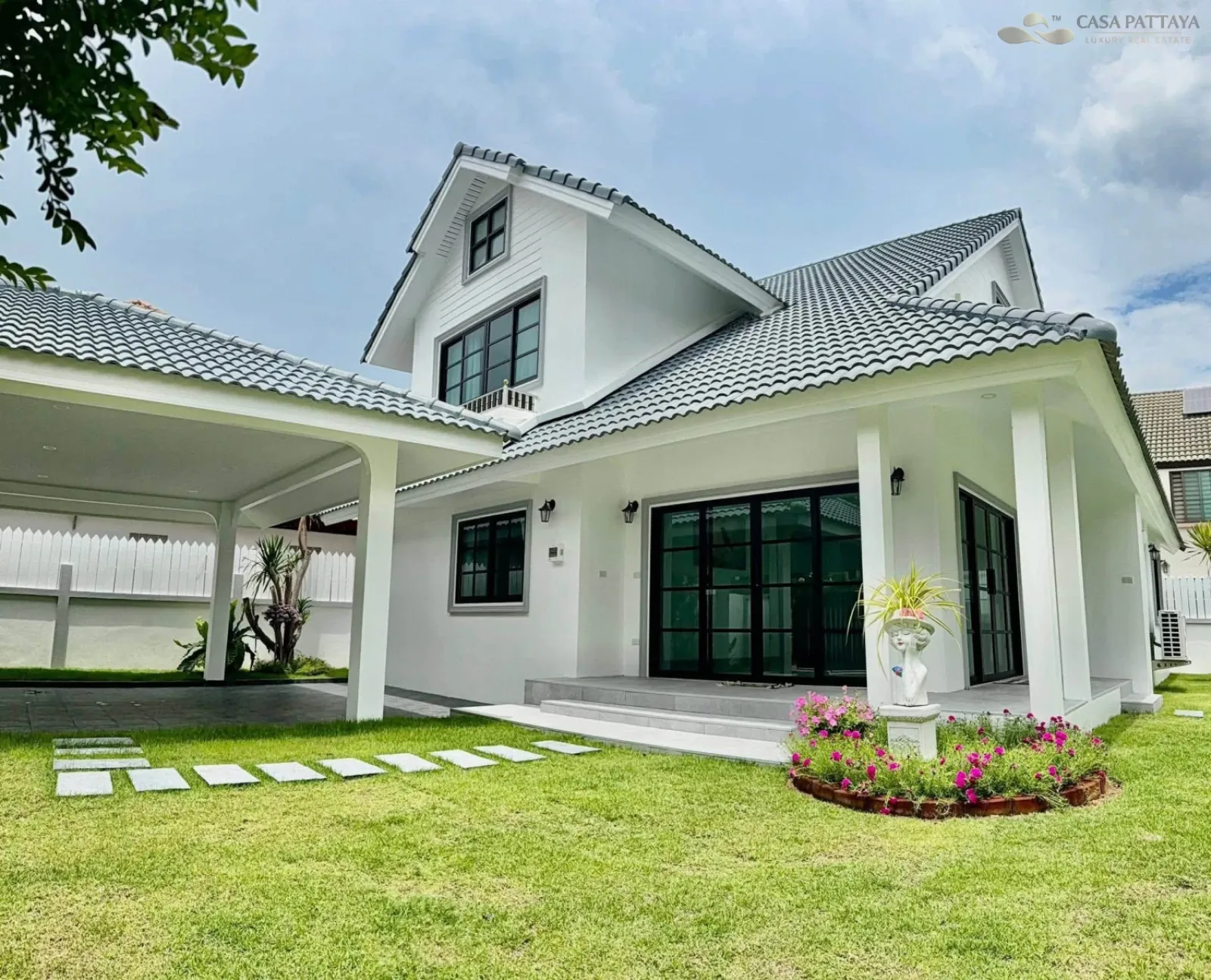 Large Detached House for Sale in Soi Thung Klom-Tan Man, Pattaya