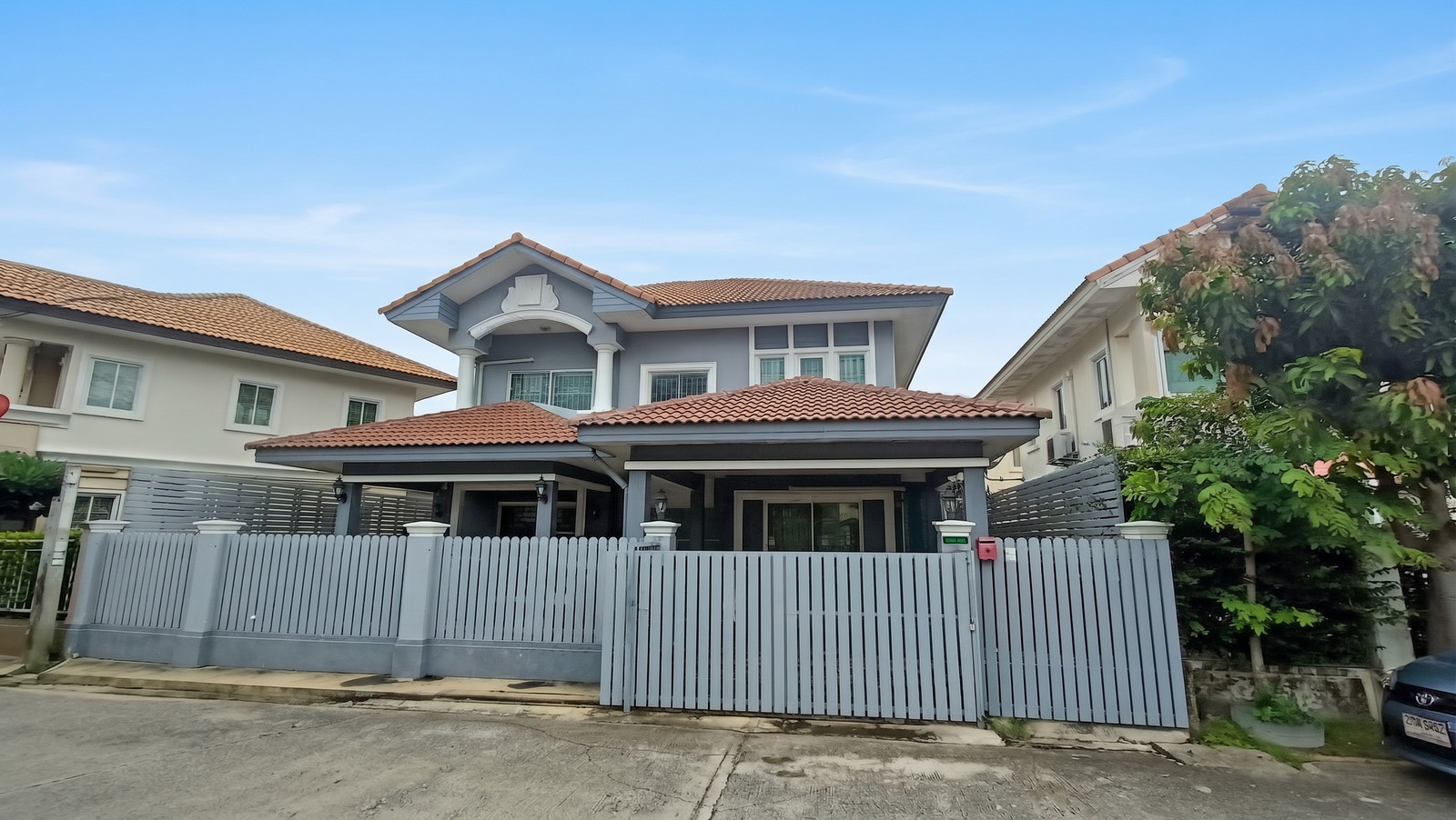 Large detached house for sale, Passorn 12, Khlong 3, Pathum Thani, area 50.7 sq m, price only 3.79 million baht.