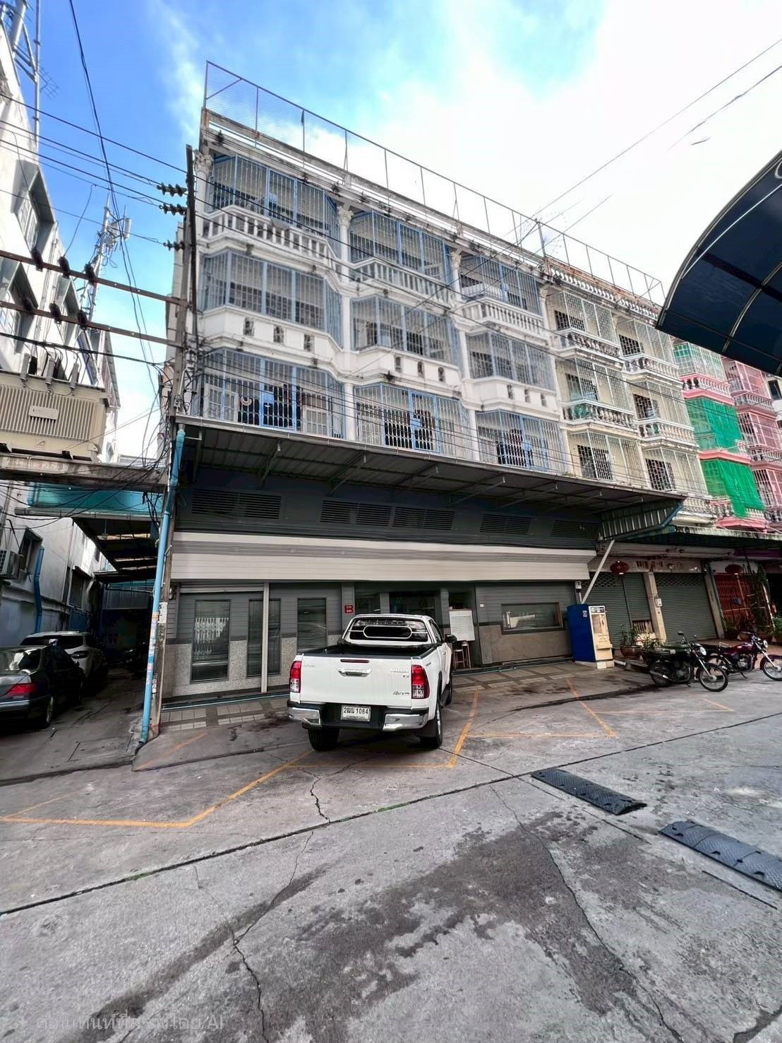 For sale, cheap, commercial building, 3 units, 5 floors. For sale, cheap, commercial building, 3 units, 5 floors.