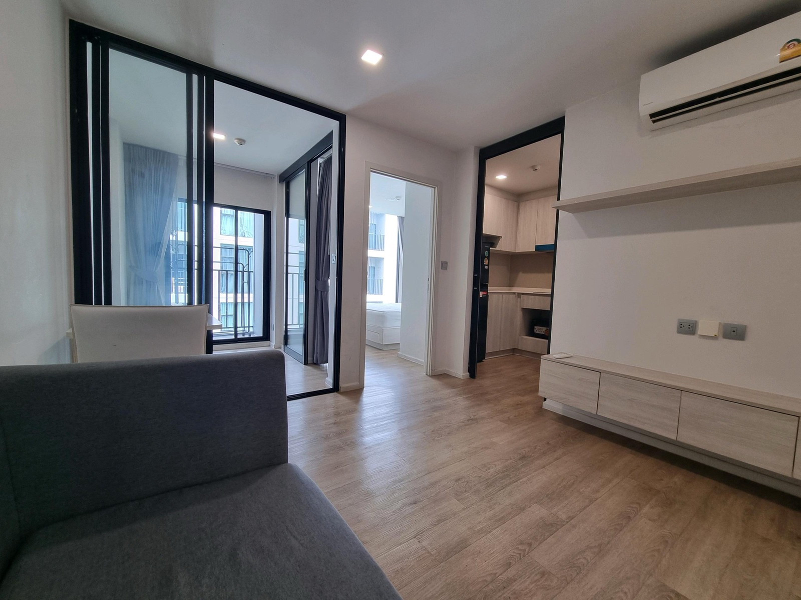 คอนโด Low-Rise เป็นส่วนตัว เดินทางสะดวก ใกล้ Central ลาดพร้าวและ MRT คอนโด Low-Rise เป็นส่วนตัว เดินทางสะดวก ใกล้ Central ลาดพร้าวและ MRT