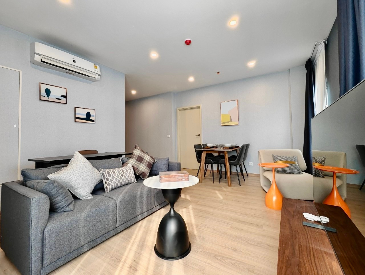 Life Rama4 Asoke for rent 