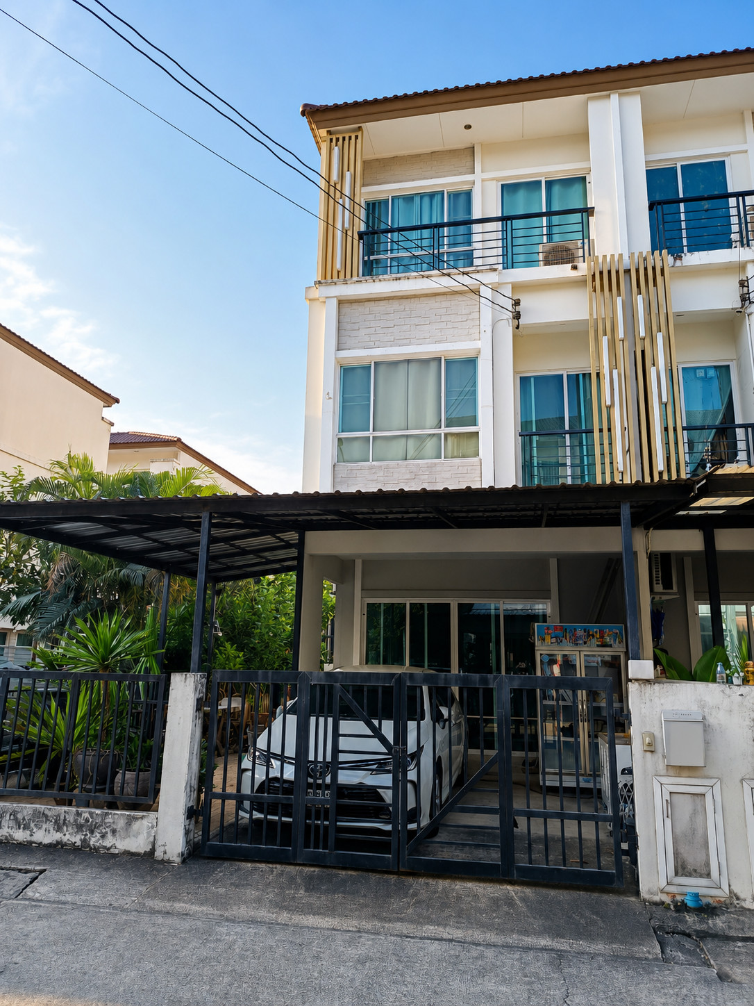 ขายด่วนถูก🏡 ทาวน์โฮม 3 ชั้น The Plant City Nawamin (ซอยนวมินทร์ 86) หลังมุม 28.6 ตร.ว. ที่ให้พื้นที่ และความรู้สึกเหมือนบ้านเดี่ยว 📍 ทำเลทองนวมินทร์ 86 ติด Lotus’s ใกล้รถไฟฟ้าและทางด่วน! ขายด่วนถูก🏡 ทาวน์โฮม 3 ชั้น The Plant City Nawamin (ซอยนวมินทร์ 86) หลังมุม 28.6 ตร.ว. ที่ให้พื้นที่ และความรู้สึกเหมือนบ้านเดี่ยว 📍 ทำเลทองนวมินทร์ 86 ติด Lotus’s ใกล้รถไฟฟ้าและทางด่วน!